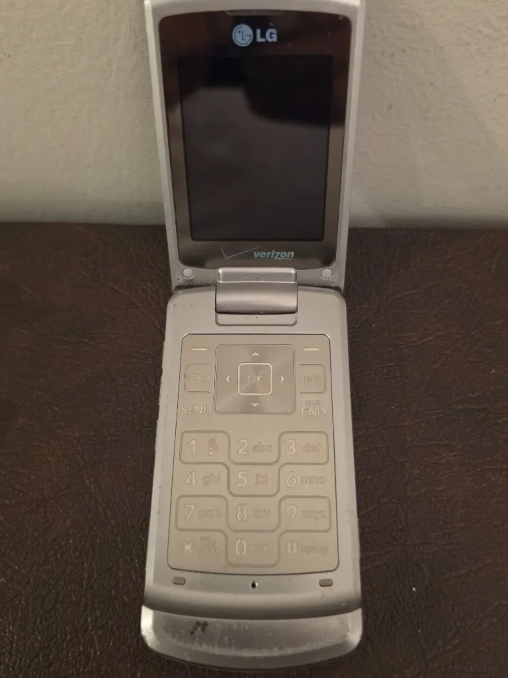 Vintage LG LX8700 S/LVE Flip cell phone with a Verizon logo from 2007.